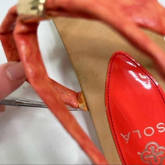 ISOLÁ Coral Peach Orange Snakeskin Gold Tipped T-Strap Cleopatra Sandals Shoes - Picture 9 of 12